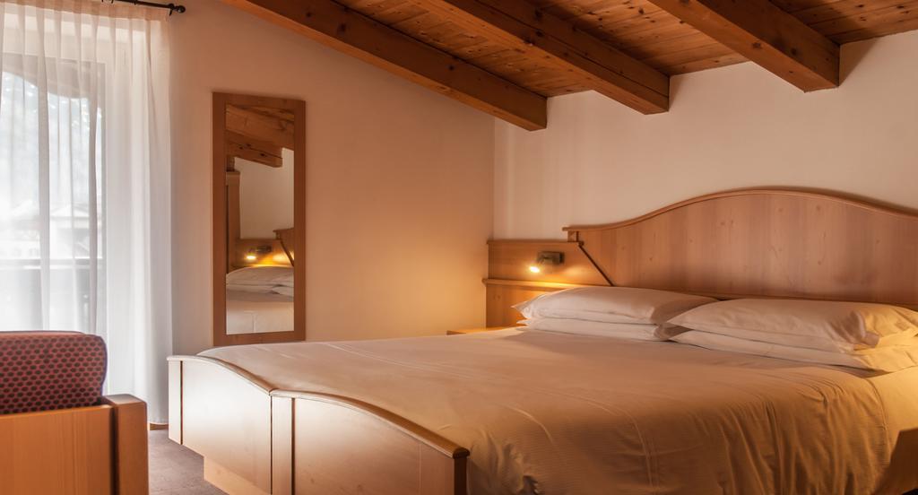 Hotel Ai Pini Vigo di Fassa Exterior foto